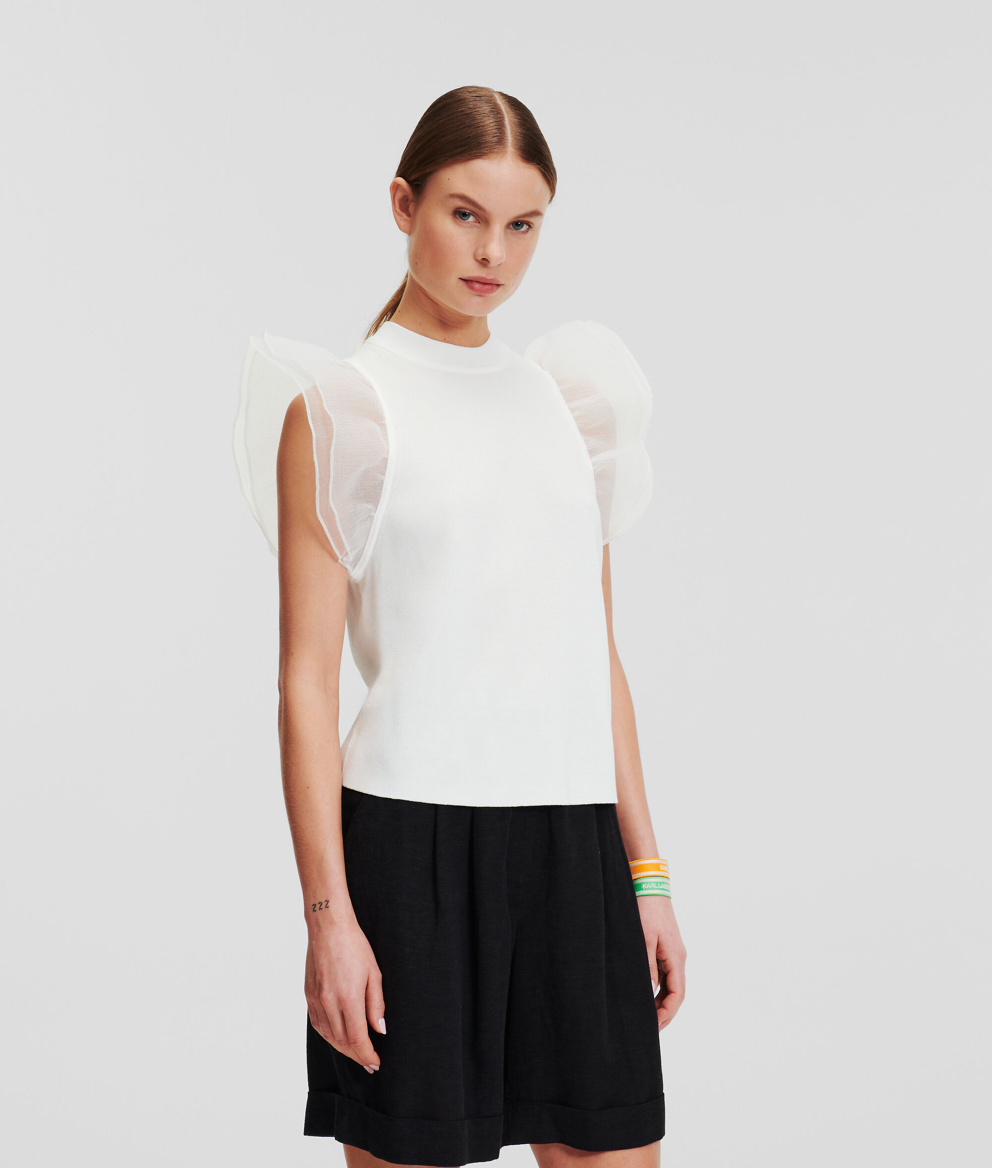 (image for) Distinctive PUFF-SLEEVE TOP